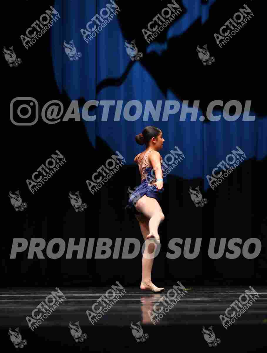 Preview de Love In The Dark - Maria Camila Loaiza
