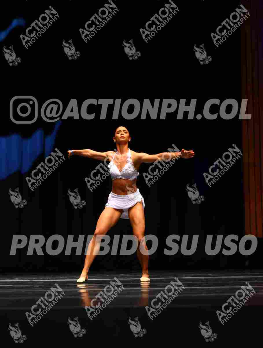 Preview de Listen - Danna Hernandez
