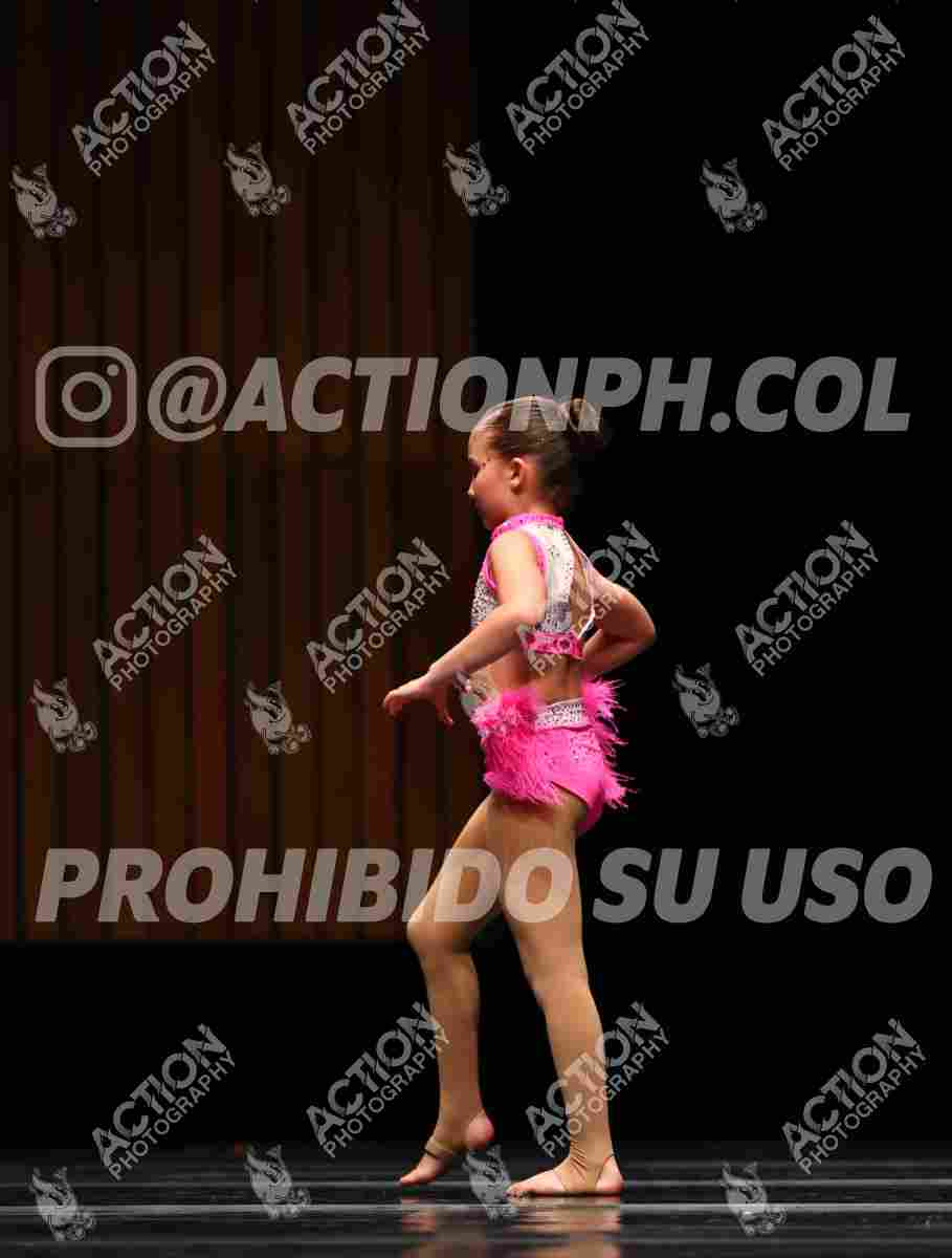 Preview de Meet Me At The Roxy - Antonella Granda, Sofía Hincapie