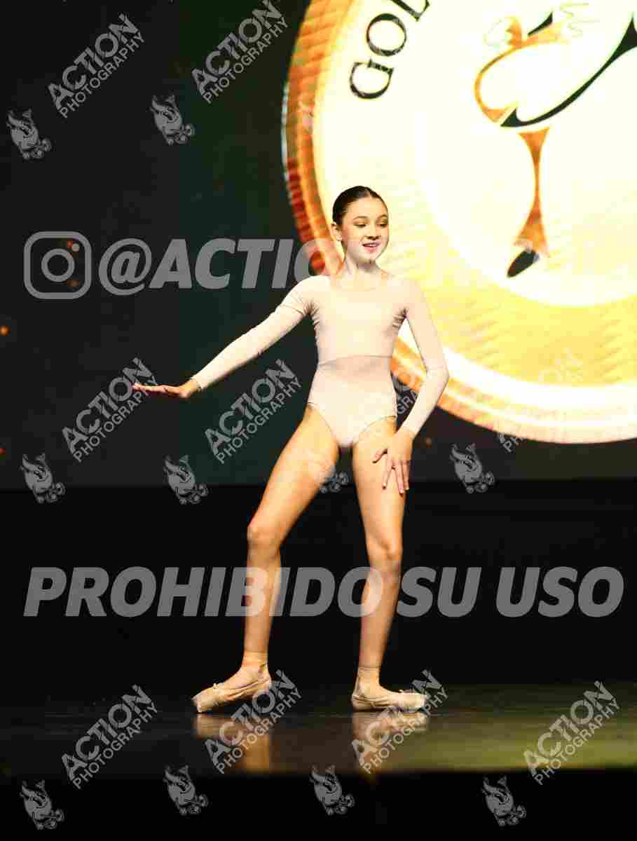 Preview de DANCE ME TO THE END OF LOVE - CHLOE LE CROM, ELISA GAMBOA
